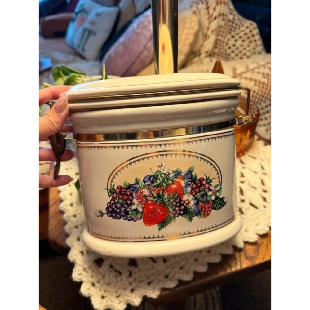Vintage Knott’s Berry Farm Ceramic Berry Canister – Fruit Kitchen Storage
